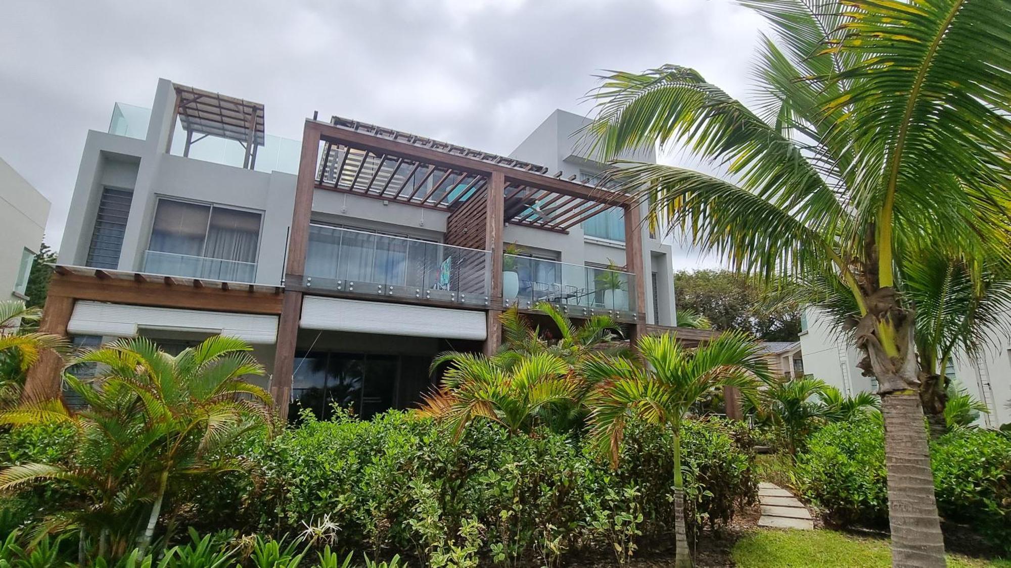 Ocean Point Beach Front Apartment Pointe aux Piments Buitenkant foto