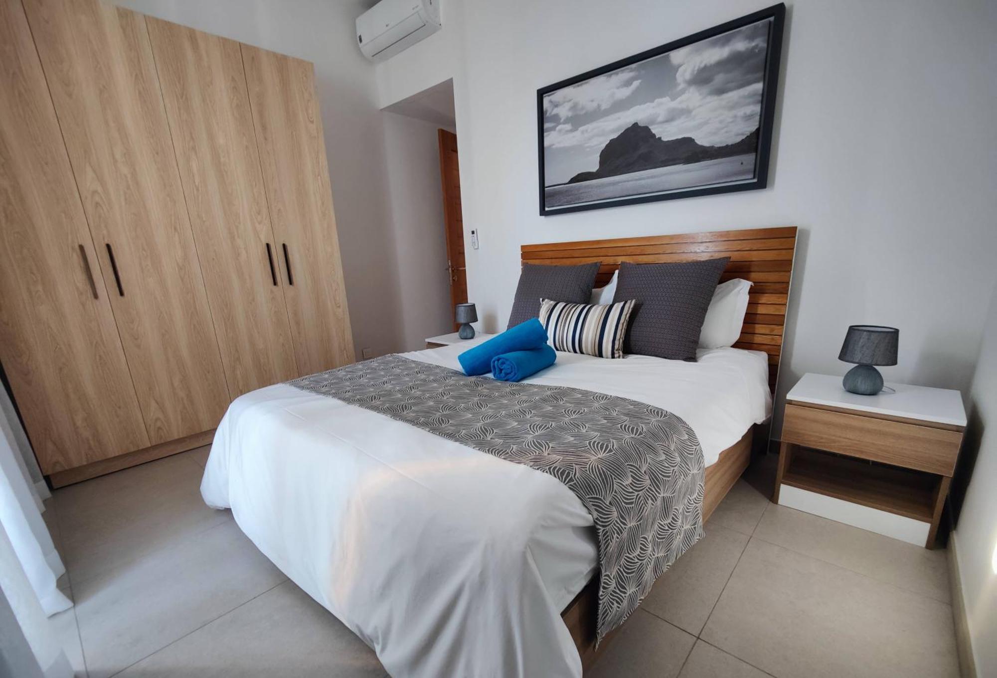 Ocean Point Beach Front Apartment Pointe aux Piments Buitenkant foto