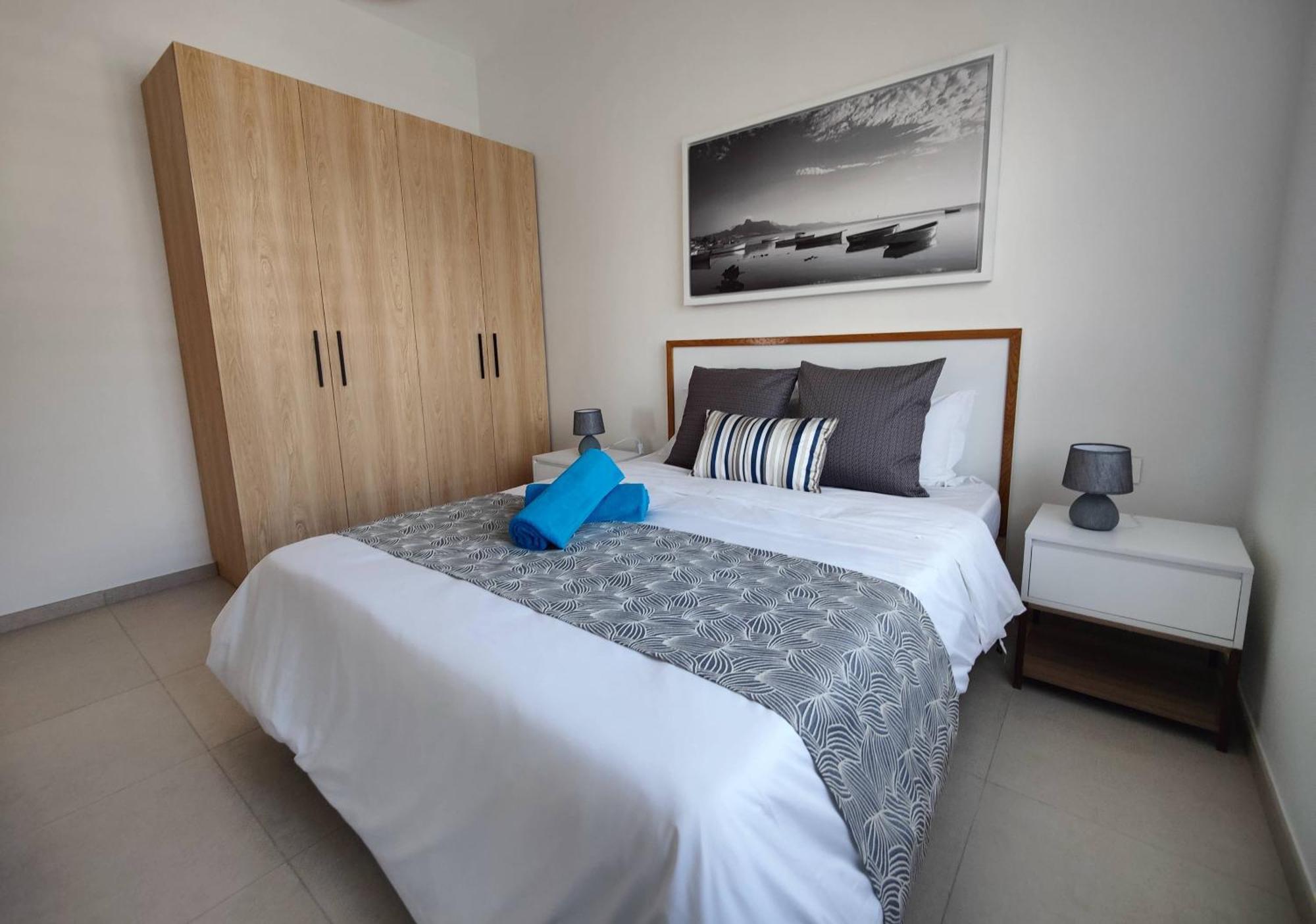 Ocean Point Beach Front Apartment Pointe aux Piments Buitenkant foto