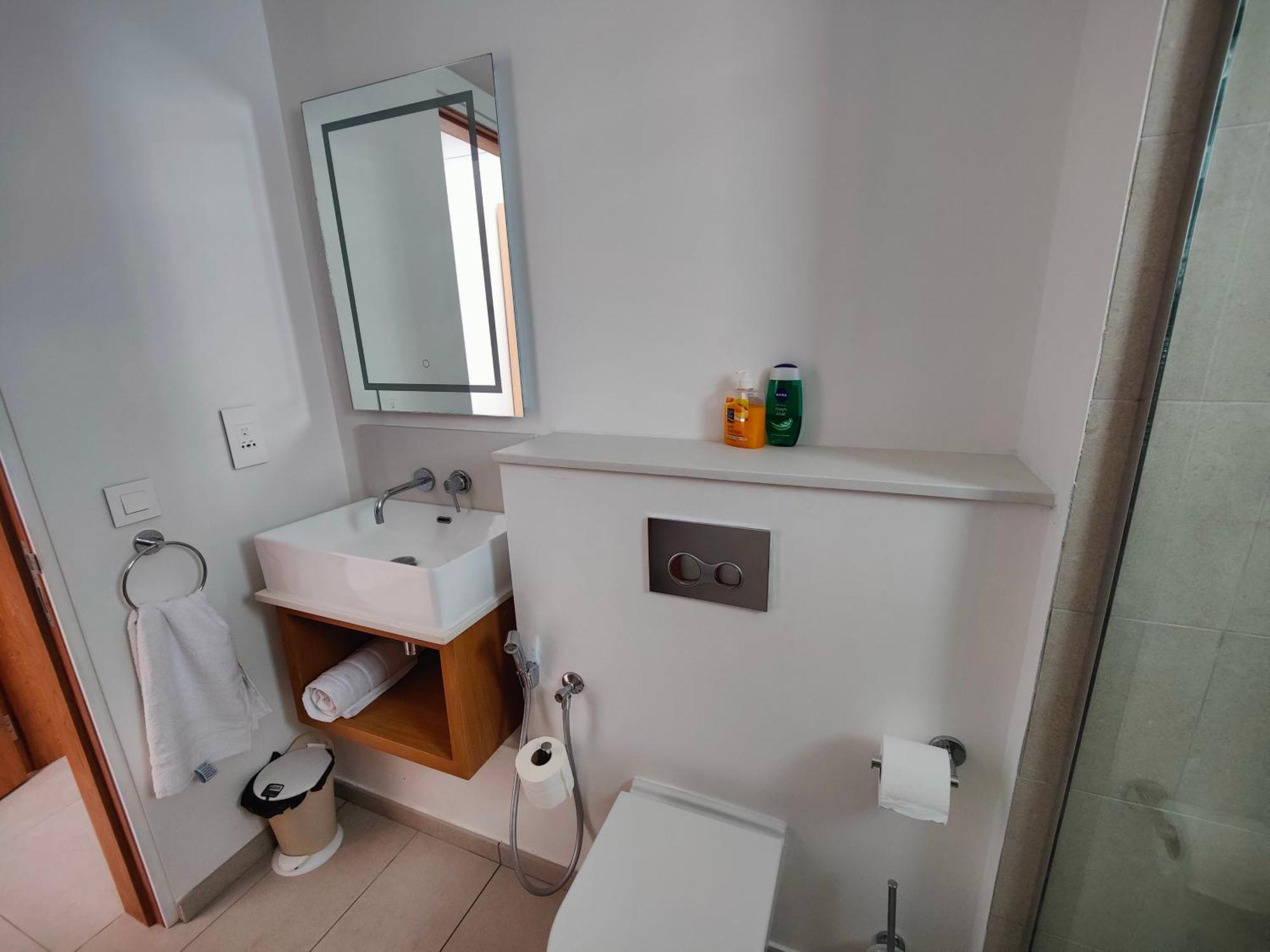 Ocean Point Beach Front Apartment Pointe aux Piments Buitenkant foto