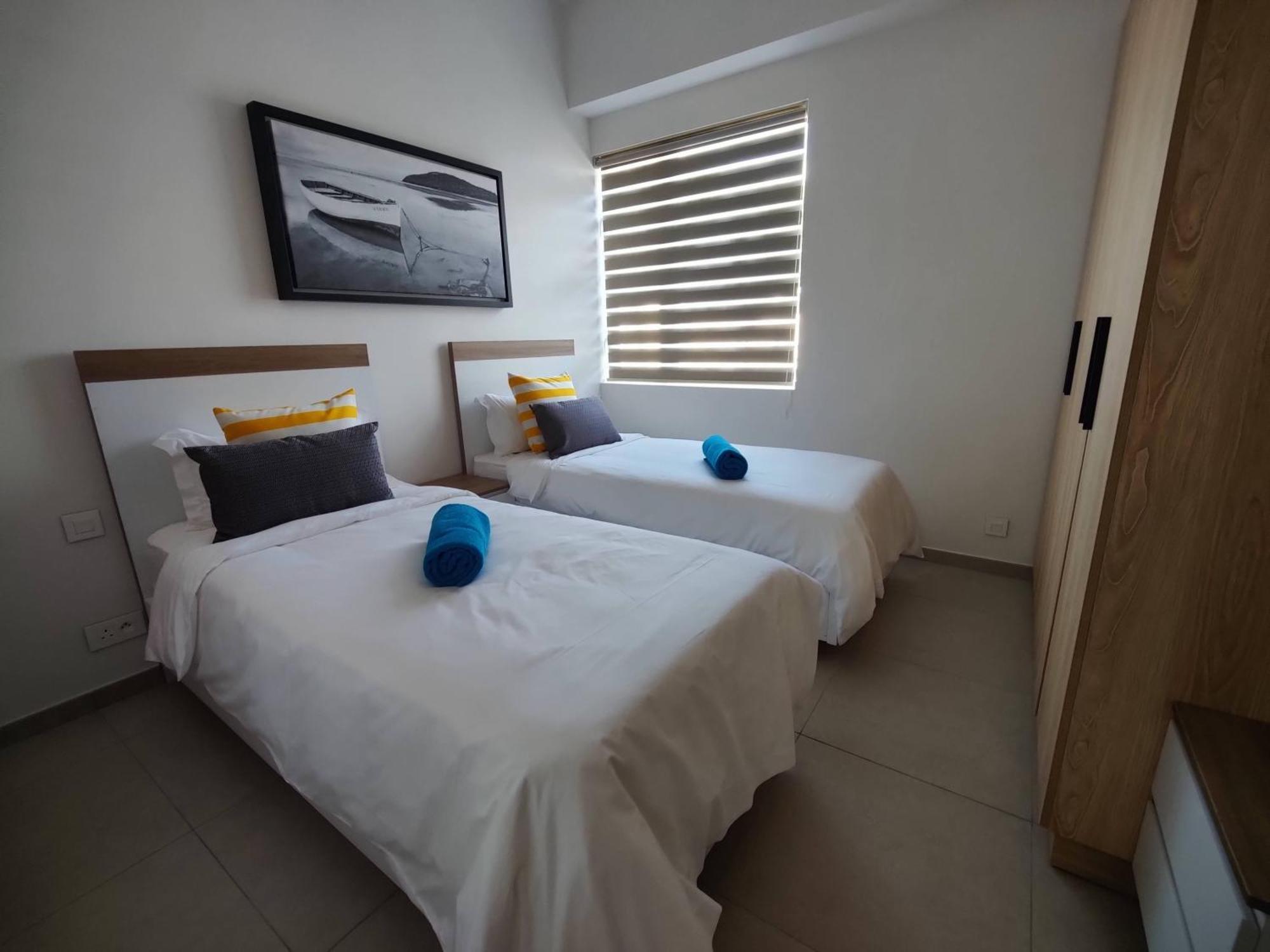 Ocean Point Beach Front Apartment Pointe aux Piments Buitenkant foto