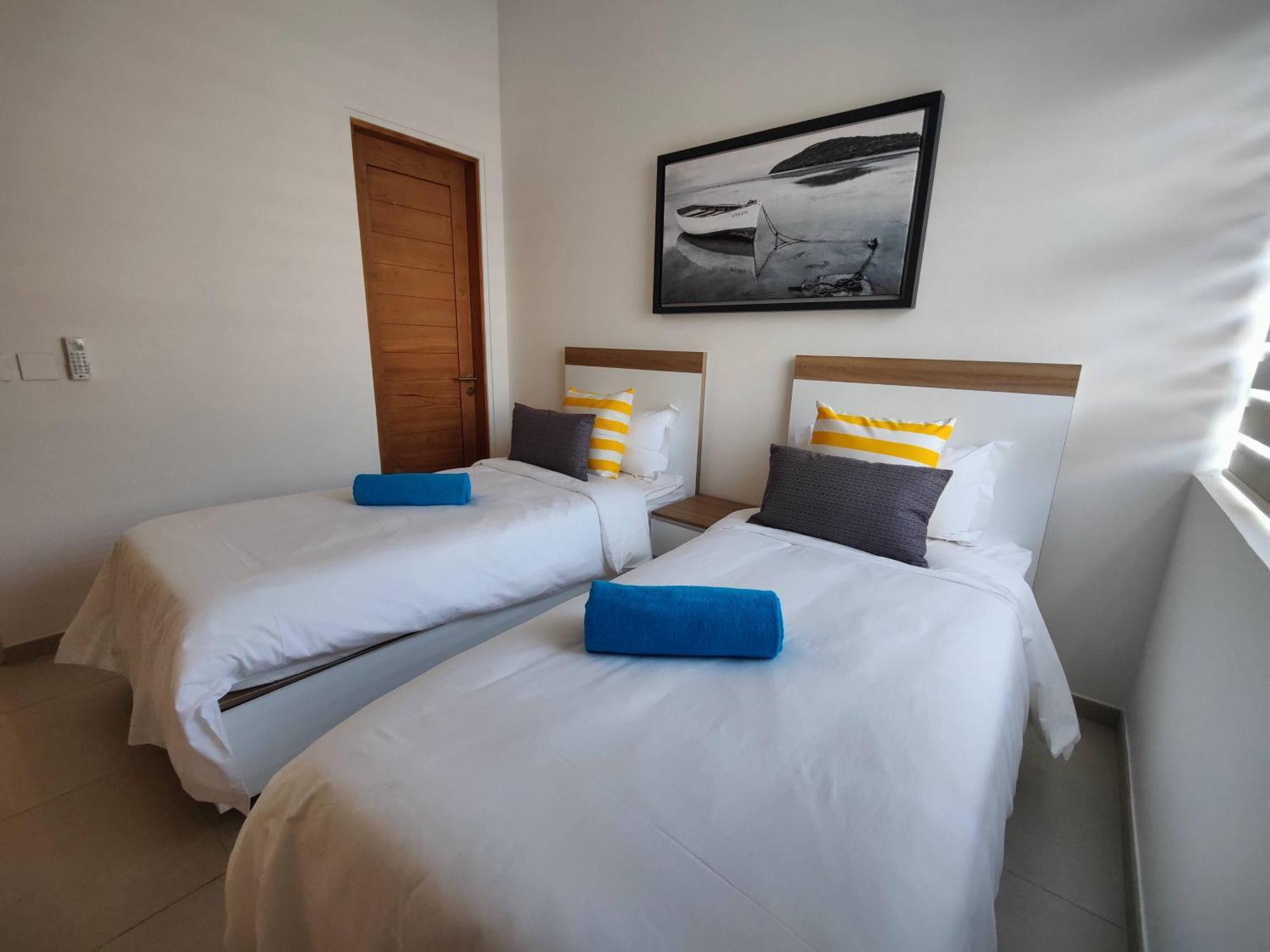 Ocean Point Beach Front Apartment Pointe aux Piments Buitenkant foto